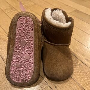 UGG Jesse Bow II Baby Booties with Pink Sole / baby/toddler size 4/5